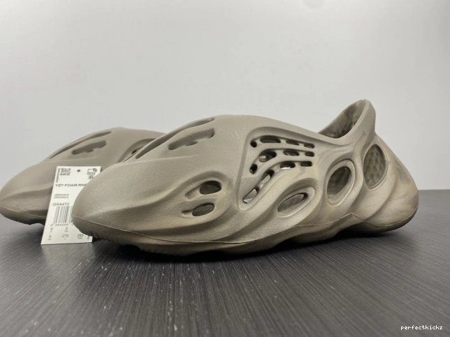 Stone Foam Yeezy RNNR Adidas GX4472 Sage 0802